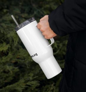 Travel mug with a handle
